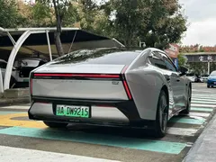 2025 Xpeng P7 702 Long Range Ultra — фото 8