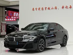 2022 BMW 5 Series 530i M Sport Package, чёрный — фото 1