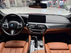 2022 BMW 5 Series 530i M Sport Package, чёрный — фото 6