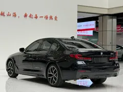 2022 BMW 5 Series 530i M Sport Package, чёрный — фото 7