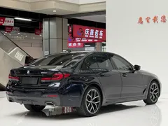 2022 BMW 5 Series 530i M Sport Package, чёрный — фото 9