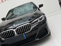2022 BMW 5 Series 530i M Sport Package, чёрный — фото 10