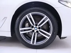 2022 BMW 5 Series 530Li Leading Luxury Package, белый — фото 6