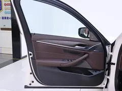 2022 BMW 5 Series 530Li Leading Luxury Package, белый — фото 17