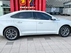 2023 Geely Preface 1.5TD Kunlun, белый — фото 11