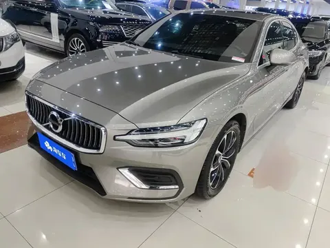 2022 Volvo S60 B4 Luxury
