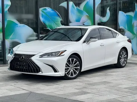 2022 Lexus ES 300h Excellence