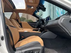 2022 Lexus ES 300h Excellence, белый — фото 2