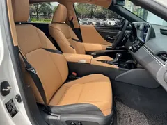 2022 Lexus ES 300h Excellence, белый — фото 4