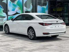 2022 Lexus ES 300h Excellence, белый — фото 13