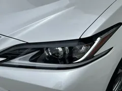 2022 Lexus ES 300h Excellence, белый — фото 16