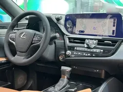 2022 Lexus ES 300h Excellence, белый — фото 21