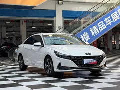 2022 Hyundai Elantra 1.5L CVT LUX Premium, белый — фото 3