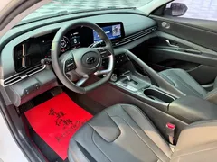 2022 Hyundai Elantra 1.5L CVT LUX Premium, белый — фото 4