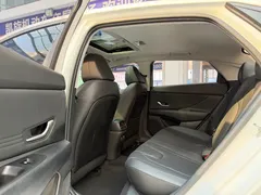 2022 Hyundai Elantra 1.5L CVT LUX Premium, белый — фото 7