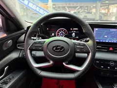 2022 Hyundai Elantra 1.5L CVT LUX Premium, белый — фото 9