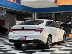 2022 Hyundai Elantra 1.5L CVT LUX Premium, белый — фото 18
