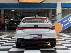 2022 Hyundai Elantra 1.5L CVT LUX Premium, белый — фото 19