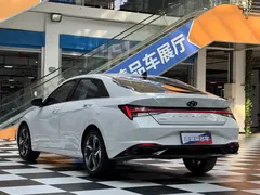 2022 Hyundai Elantra 1.5L CVT LUX Premium, белый — фото 20