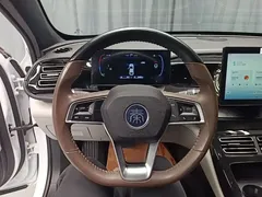 2023 BYD Qin PLUS Champion DM-i PHEV 55KM Leading, белый — фото 11