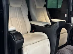 2020 Lexus LM 300h 4, чёрный — фото 9