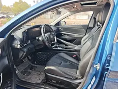 2021 Hyundai Elantra 1.5L CVT LUX Premium, синий — фото 4