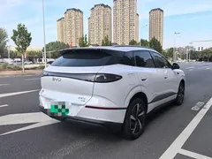2025 BYD Sealion 06 DM-i PHEV 205 Plus, белый — фото 7