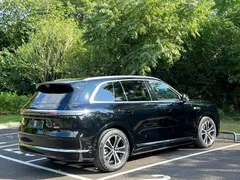 2026 Aito M7 EREV Ultra 4WD 5-seat 192-line Lidar, чёрный — фото 17