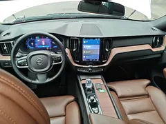 2022 Volvo XC60 T8 PHEV 4WD Luxury, белый — фото 10