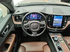 2022 Volvo XC60 T8 PHEV 4WD Luxury, белый — фото 11