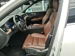 2022 Volvo XC60 T8 PHEV 4WD Luxury, белый — фото 15