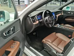 2022 Volvo XC60 T8 PHEV 4WD Luxury, белый — фото 16