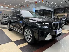 2023 BMW X7 xDrive40i Luxury Package, чёрный — фото 3