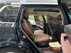 2023 BMW X7 xDrive40i Luxury Package, чёрный — фото 9