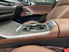 2023 BMW X7 xDrive40i Luxury Package, чёрный — фото 18