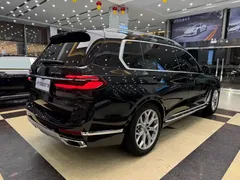 2023 BMW X7 xDrive40i Luxury Package, чёрный — фото 27