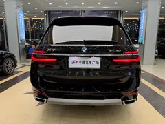 2023 BMW X7 xDrive40i Luxury Package, чёрный — фото 28