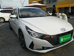 2022 Hyundai Elantra 1.5L CVT LUX Premium, белый — фото 4