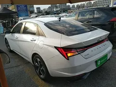 2022 Hyundai Elantra 1.5L CVT LUX Premium, белый — фото 5