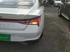 2022 Hyundai Elantra 1.5L CVT LUX Premium, белый — фото 8