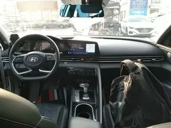 2022 Hyundai Elantra 1.5L CVT LUX Premium, белый — фото 10