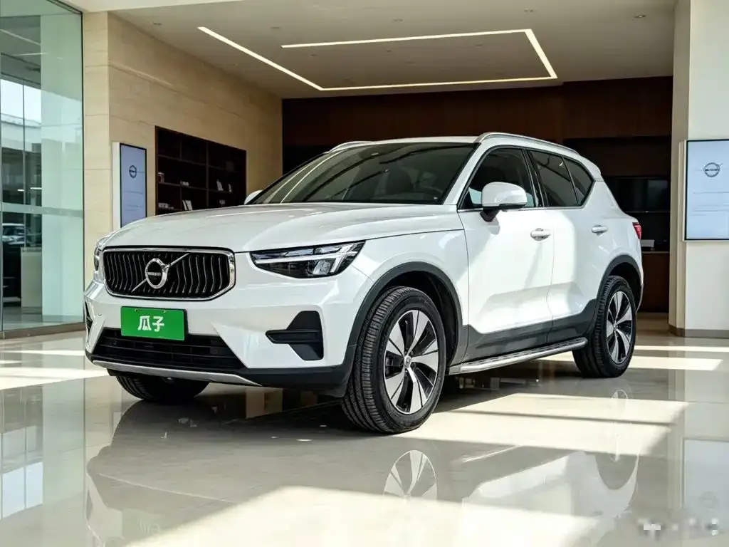 2023 Volvo XC40 Luxury