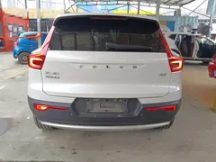 2023 Volvo XC40 Luxury, белый — фото 6