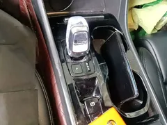 2023 Volvo XC40 Luxury, белый — фото 14