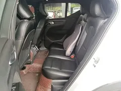 2023 Volvo XC40 Luxury, белый — фото 17