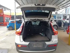 2023 Volvo XC40 Luxury, белый — фото 19