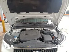 2023 Volvo XC40 Luxury, белый — фото 20