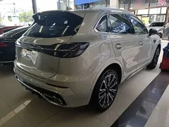 2023 Hongqi HS5 2.0T 4WD Pro — фото 7