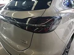 2023 Hongqi HS5 2.0T 4WD Pro — фото 8