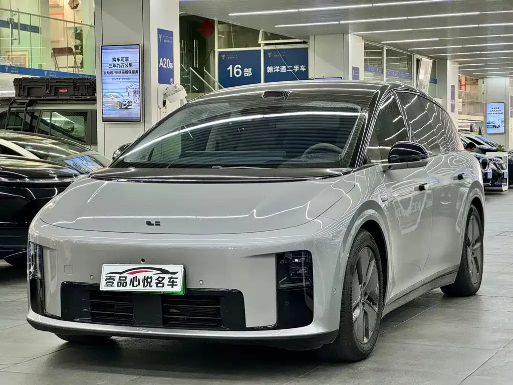 2025 Li Auto i8 Standard